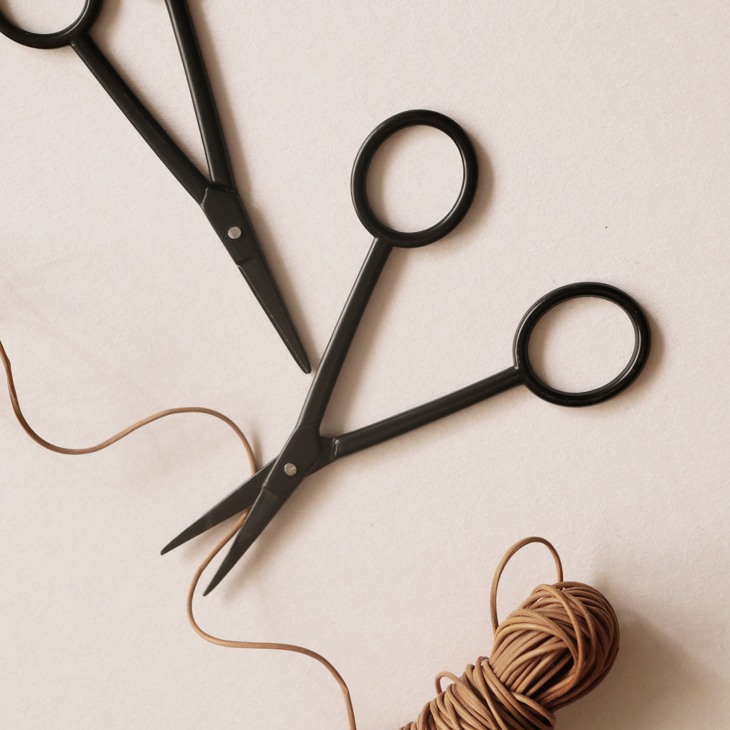 kontursax, svart sax, scissors,